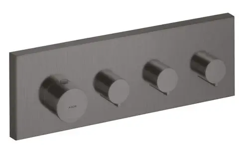 Thermostatmodul mit vier runden Reglern, montiert auf einer rechteckigen Platte. Das Produkt ist in gebürstetem Schwarzchrom ausgeführt und trägt das Logo von AXOR.